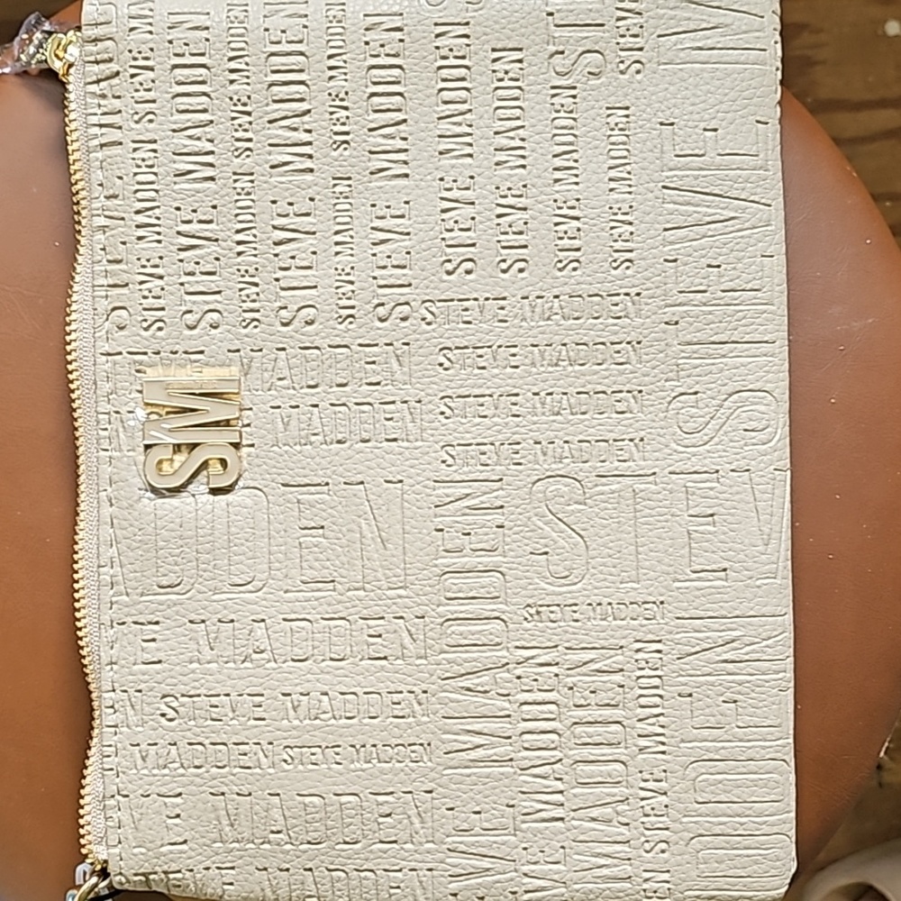 Steve Madden wristlet